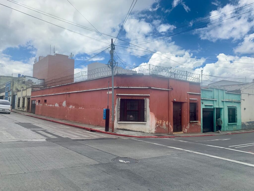 Fachada del inmueble de la zona 1 reconocido como patrimonio cultural.