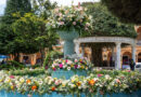Decoración floral en una fuente del parque central de Cobán durante Floraao.