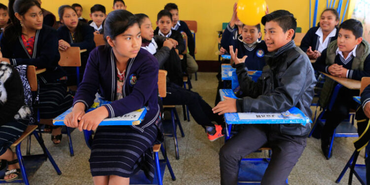 Estudiantes en un aula, en una imagen de archivo sobre formación en inglés.