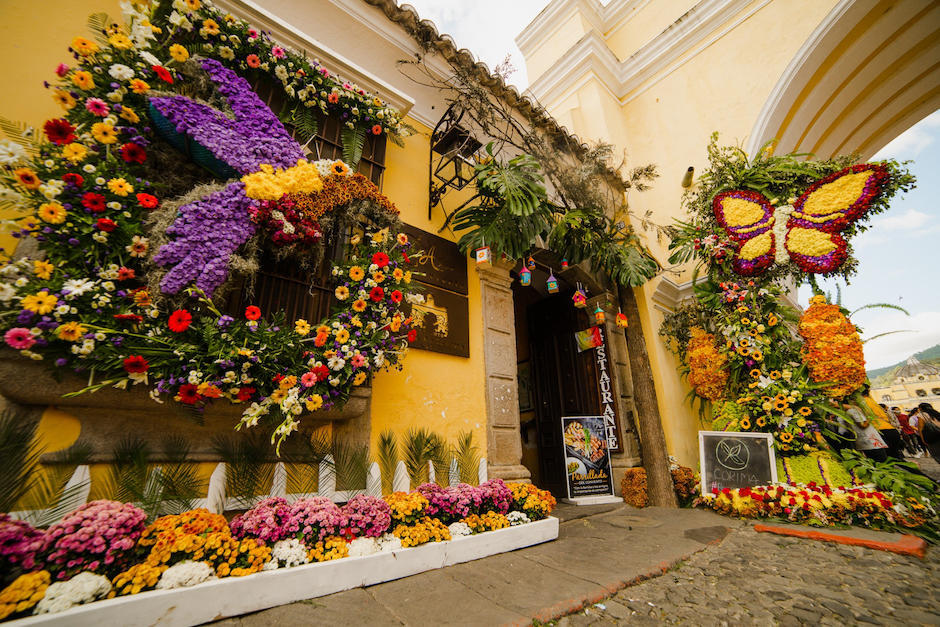 Instalación floral en Antigua Guatemala, en una fotografía de archivo del festival.